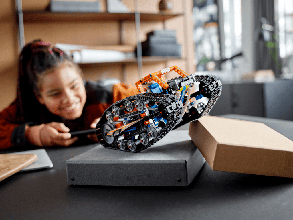 LEGO 42140 Sovelluksella ohjattava muunneltava auto - ALETUU.FI