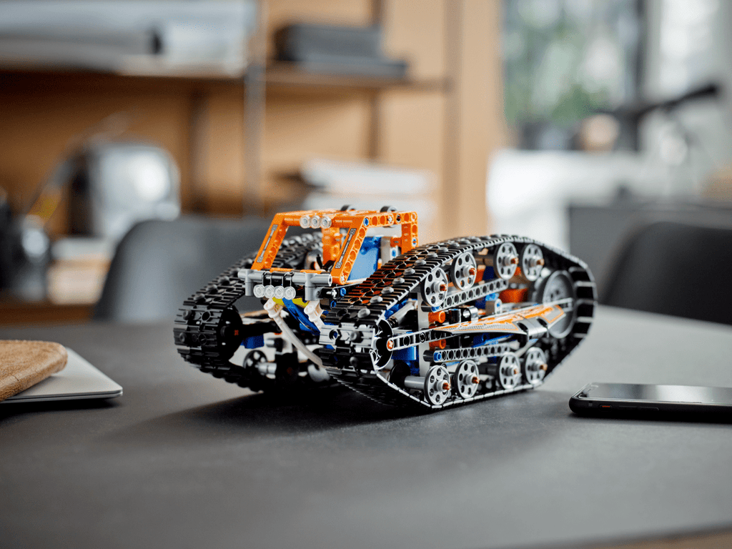 LEGO 42140 Sovelluksella ohjattava muunneltava auto - ALETUU.FI