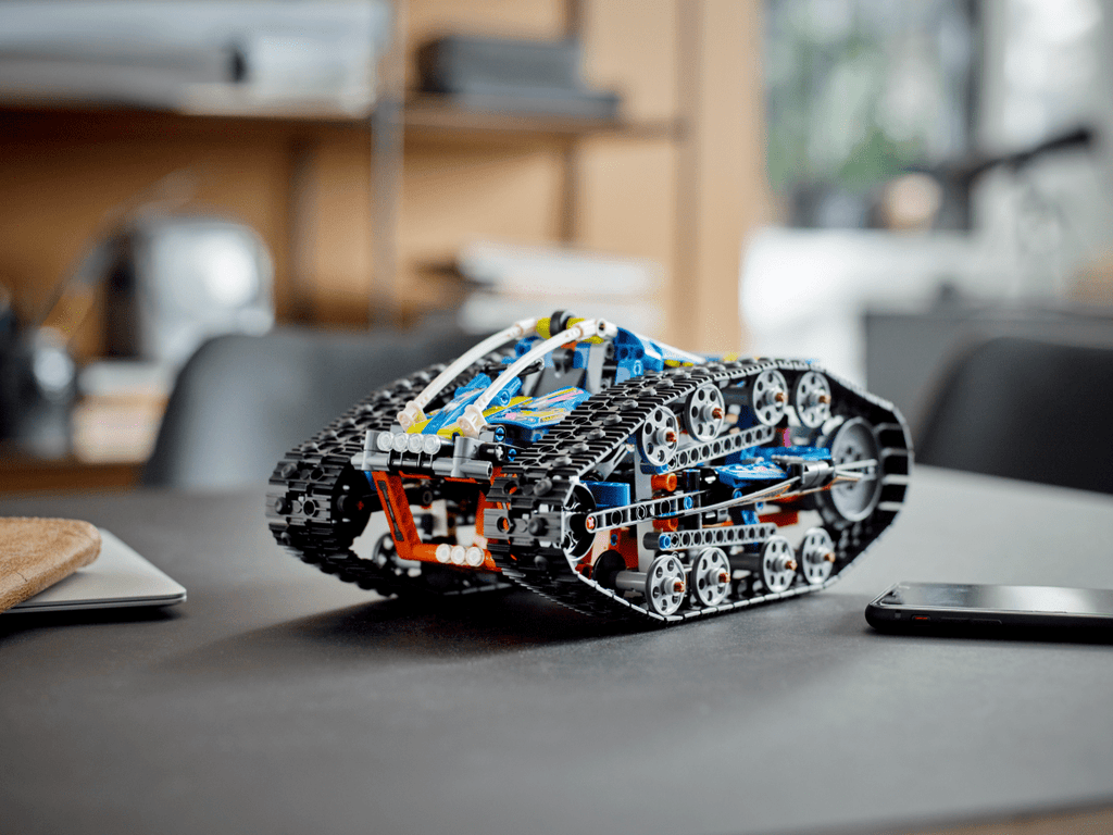 LEGO 42140 Sovelluksella ohjattava muunneltava auto - ALETUU.FI